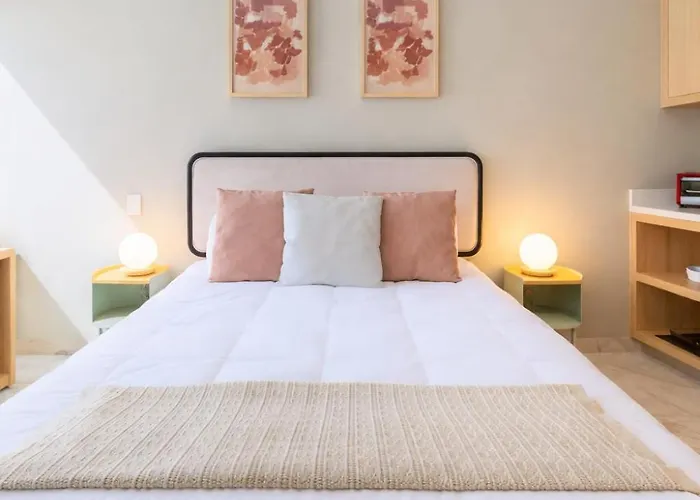 Premier Twin With Exclusive Rooftop Apartment *