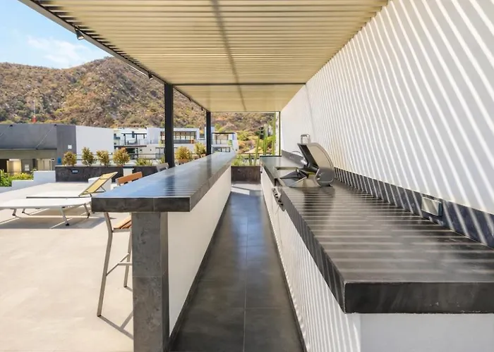 Premier Twin With Exclusive Rooftop Apartment